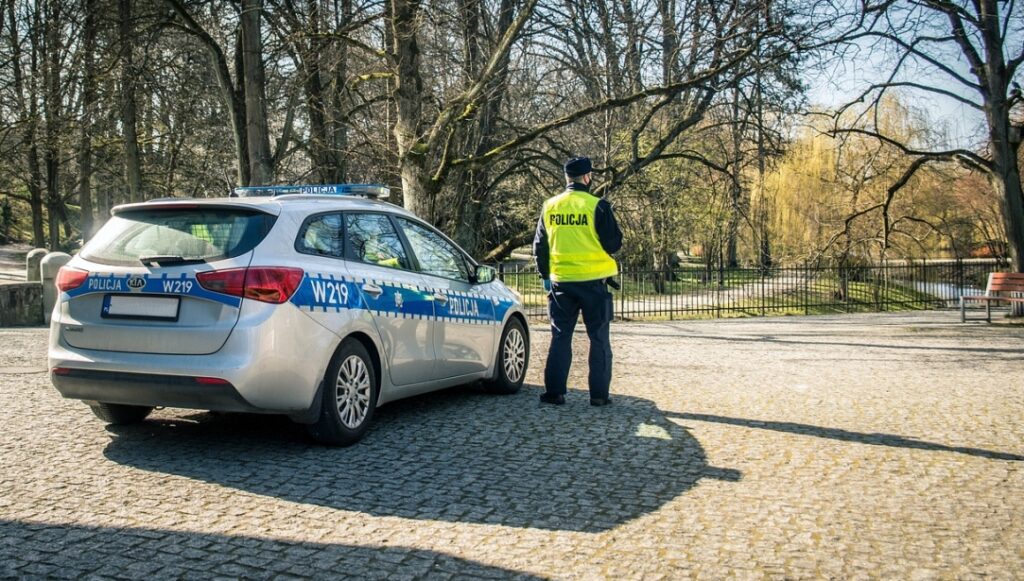 Wolska policja zatrzymała dwóch poszukiwanych listami gończymi mężczyzn