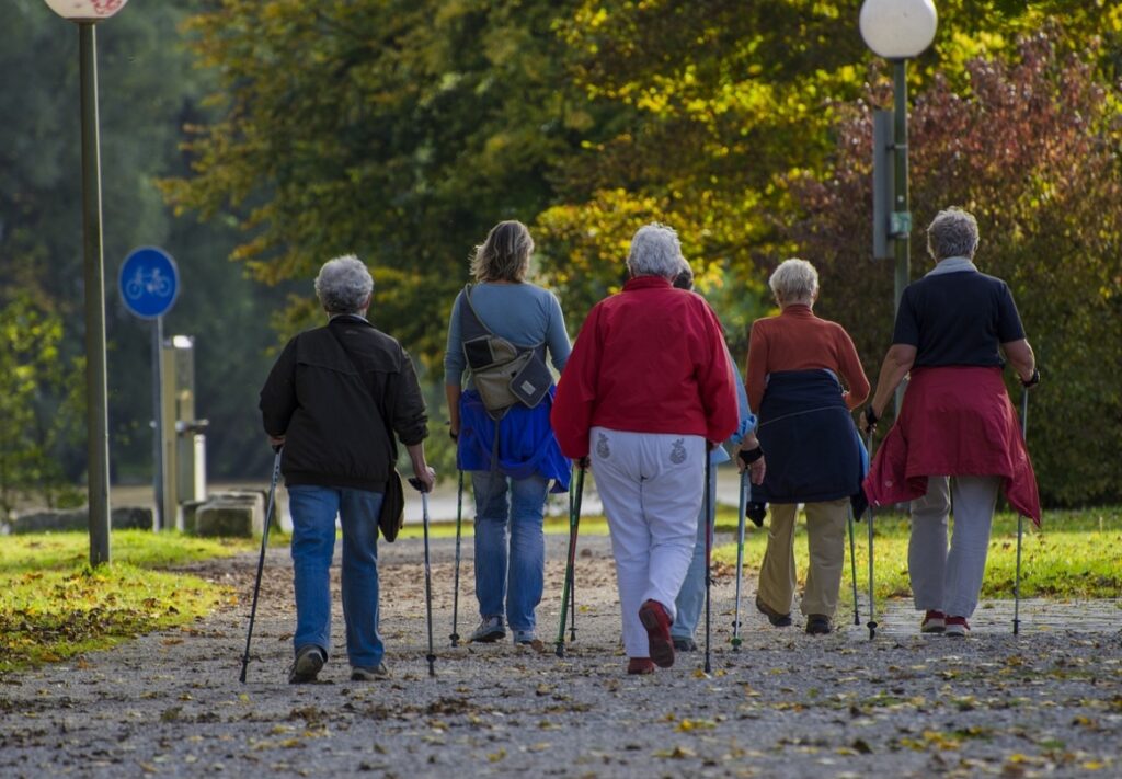 Zapraszamy na sportowe spotkanie ze Nordic Walking organizowane przez AKTYWNĄ WARSZAWĘ